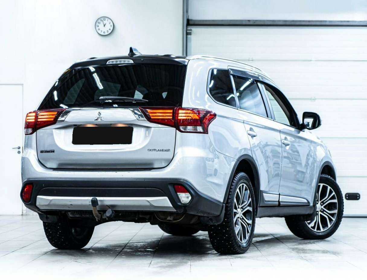 Mitsubishi Outlander, 2017 - фото №3