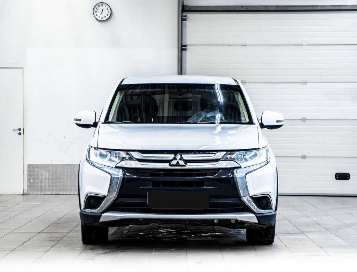 Mitsubishi Outlander, 2015 - фото №2