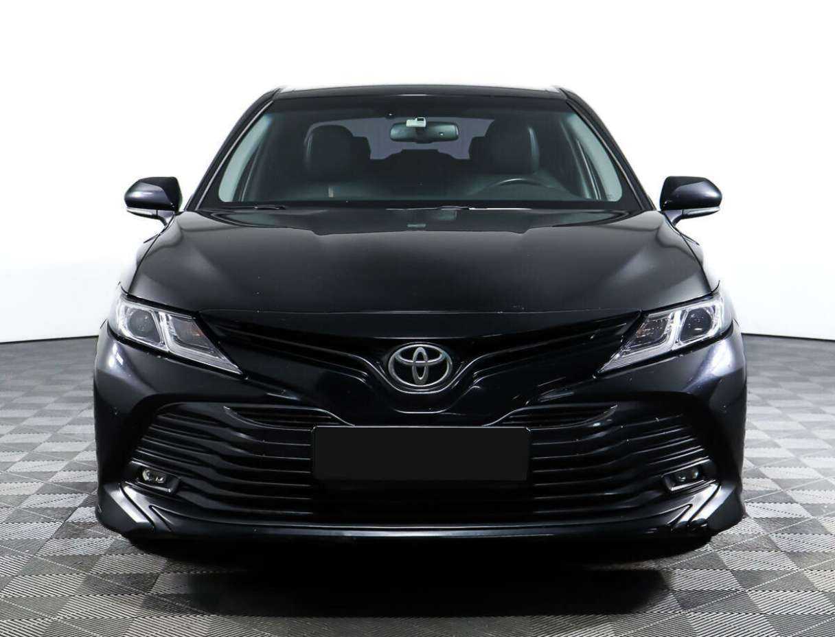 Toyota Camry, 2020 - фото №2