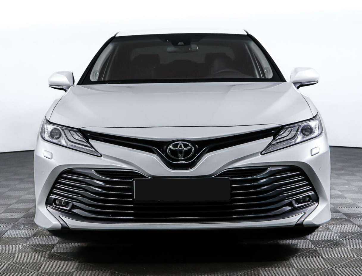 Toyota Camry, 2018 - фото №2