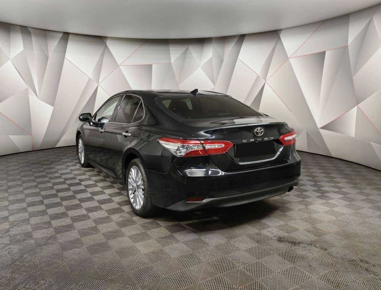 Toyota Camry, 2020 - фото №3