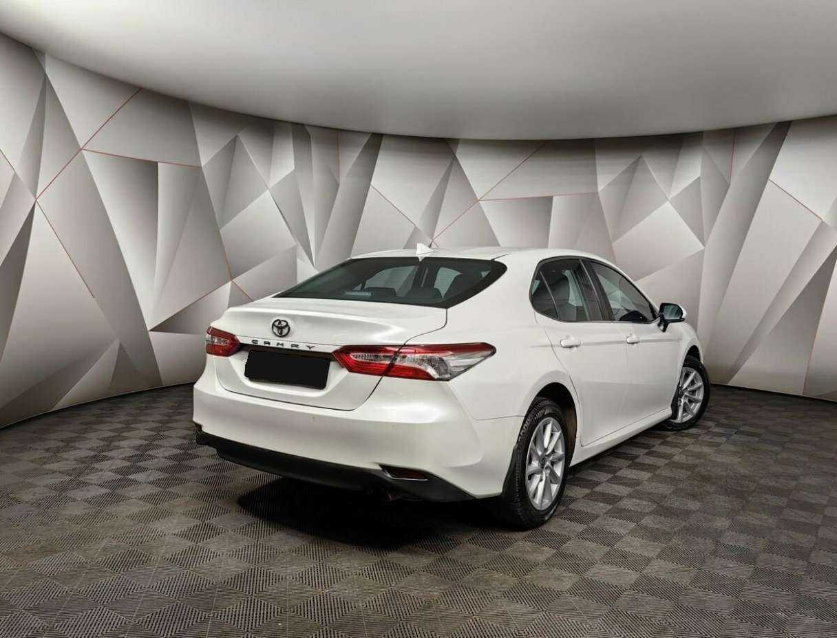 Toyota Camry, 2021 - фото №2