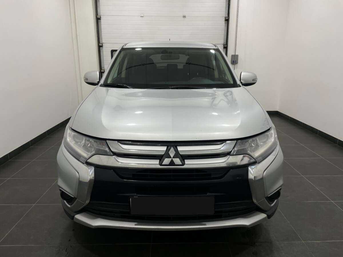 Mitsubishi Outlander, 2016 - фото №2