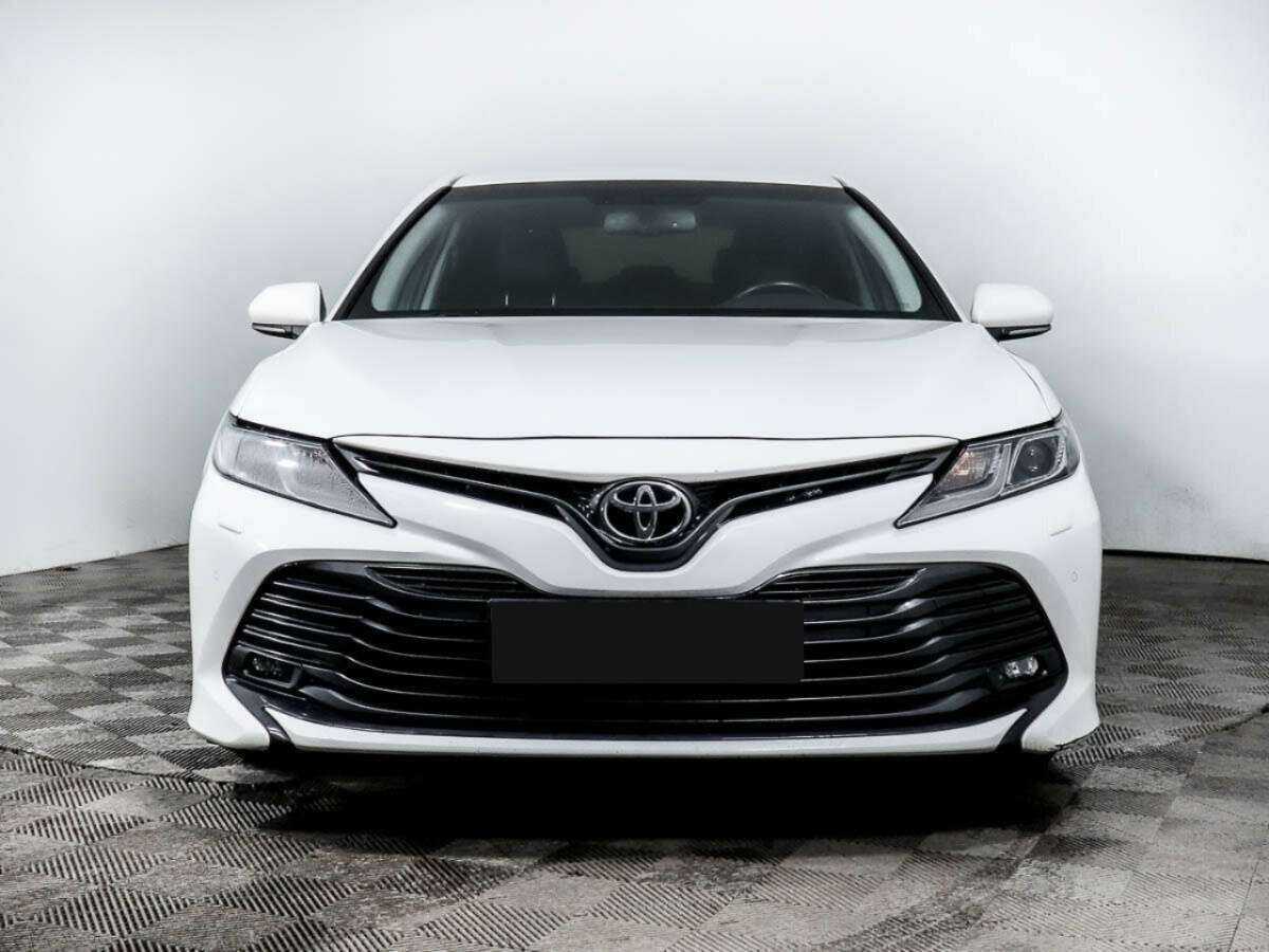 Toyota Camry, 2020 - фото №2