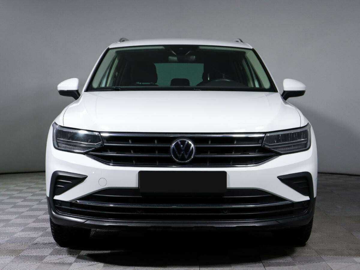 Volkswagen Tiguan, 2020 - фото №2