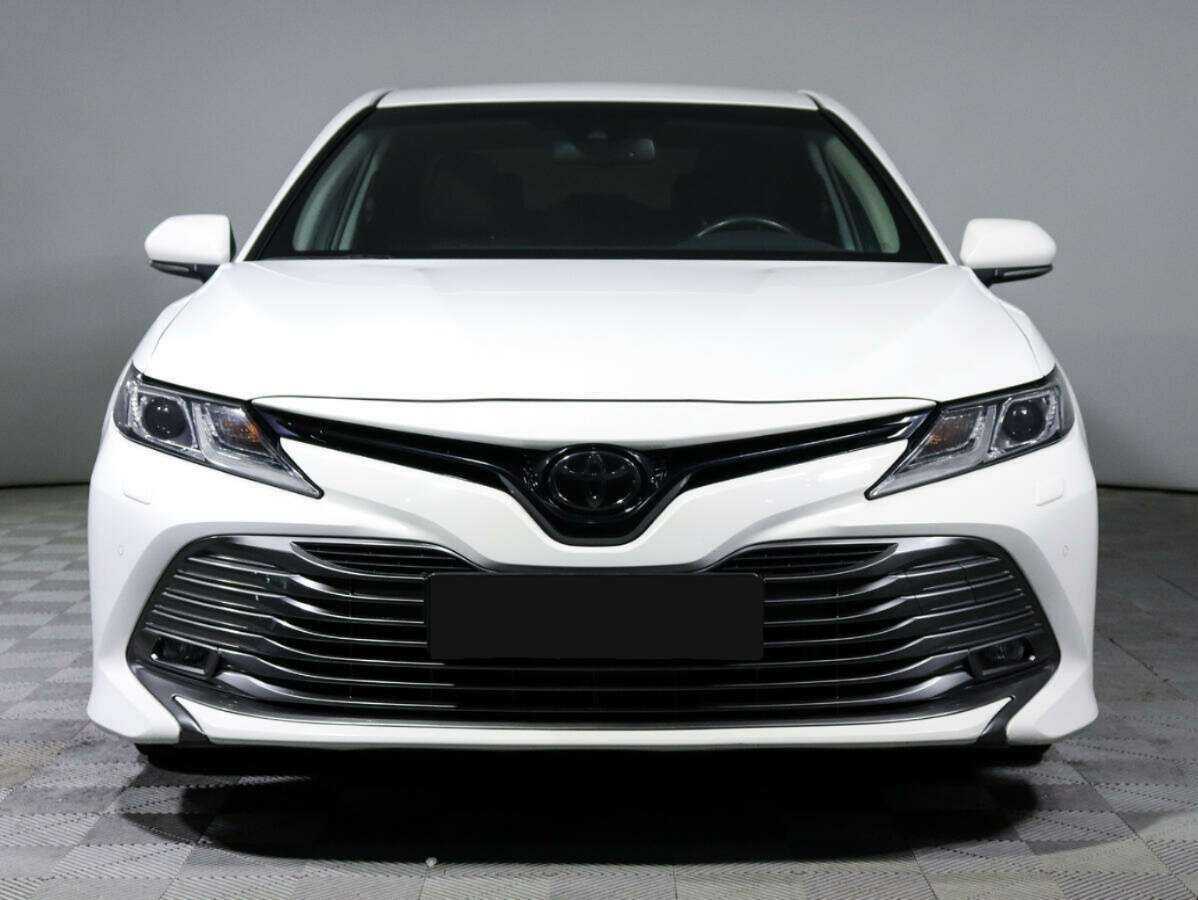 Toyota Camry, 2018 - фото №2