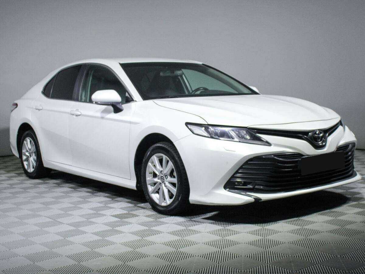 Toyota Camry, 2020 - фото №3