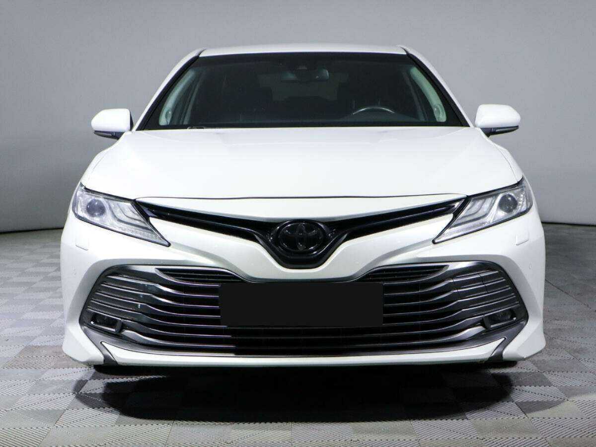 Toyota Camry, 2018 - фото №2
