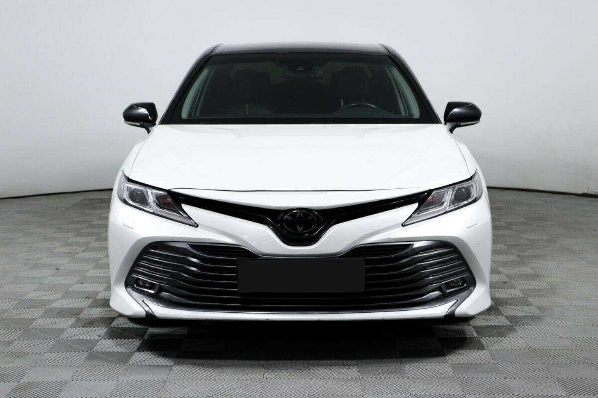 Toyota Camry, 2020 - фото №2
