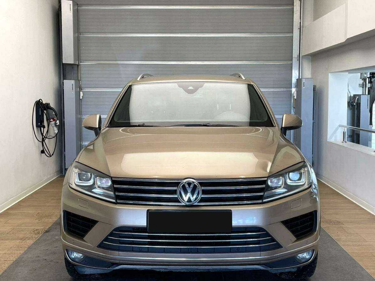 Volkswagen Touareg, 2015 - фото №2