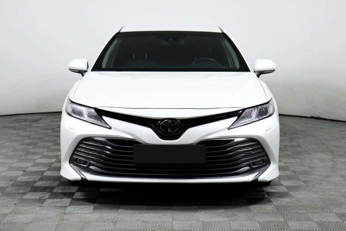 Toyota Camry, 2019 - фото №2