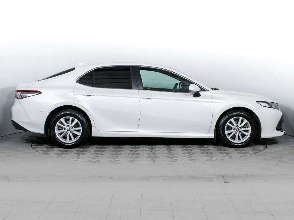Toyota Camry, 2020 - фото №4