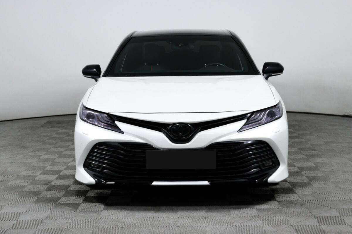 Toyota Camry, 2021 - фото №2
