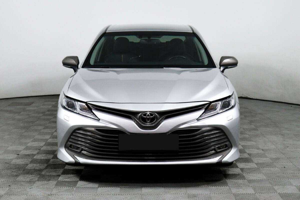 Toyota Camry, 2018 - фото №2