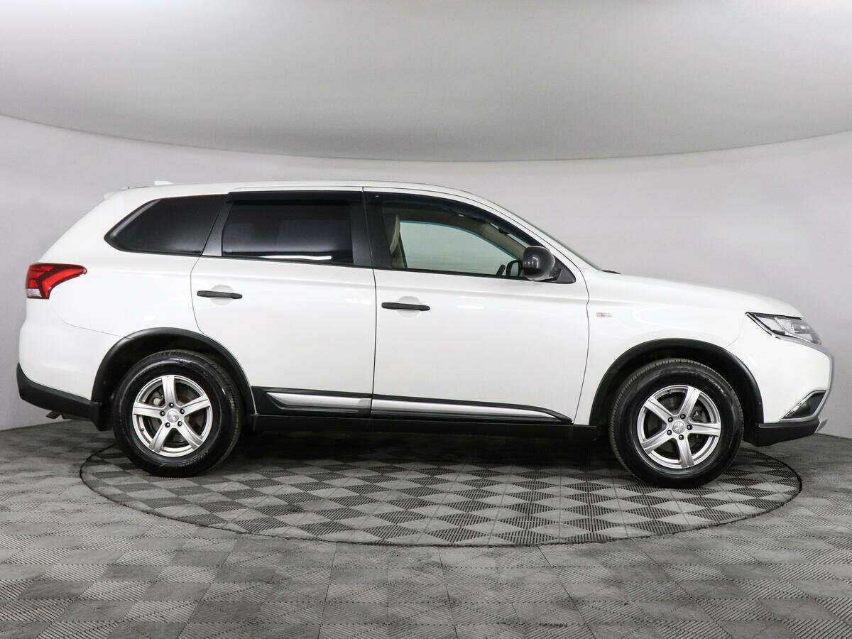 Mitsubishi Outlander, 2017 - фото №4