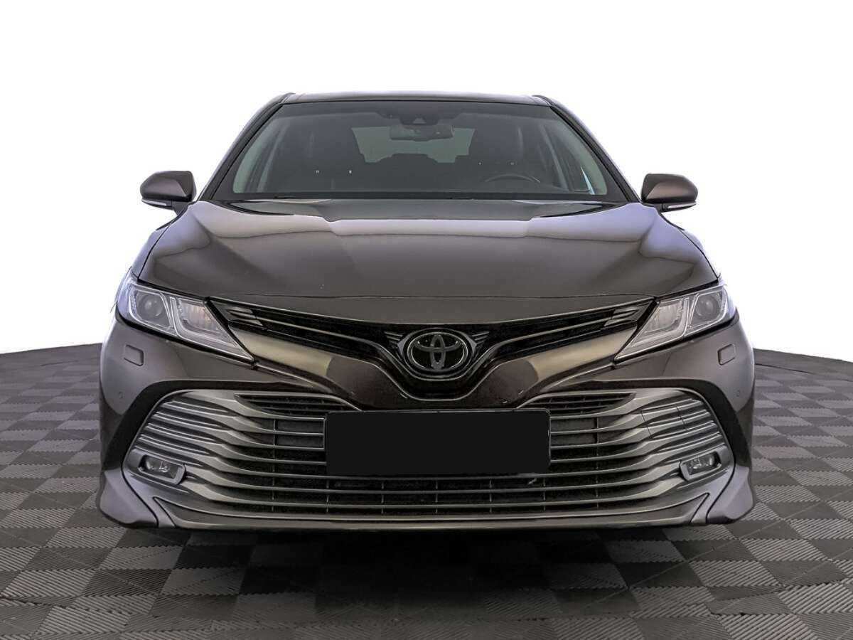 Toyota Camry, 2018 - фото №2