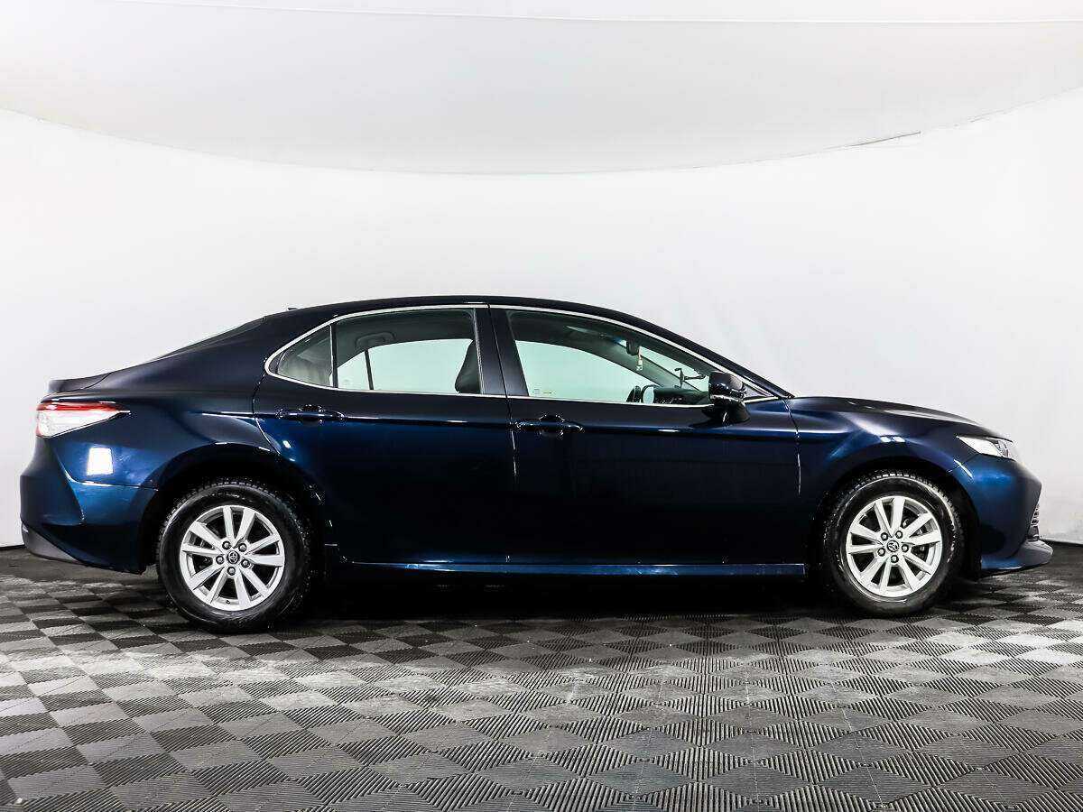 Toyota Camry, 2020 - фото №3