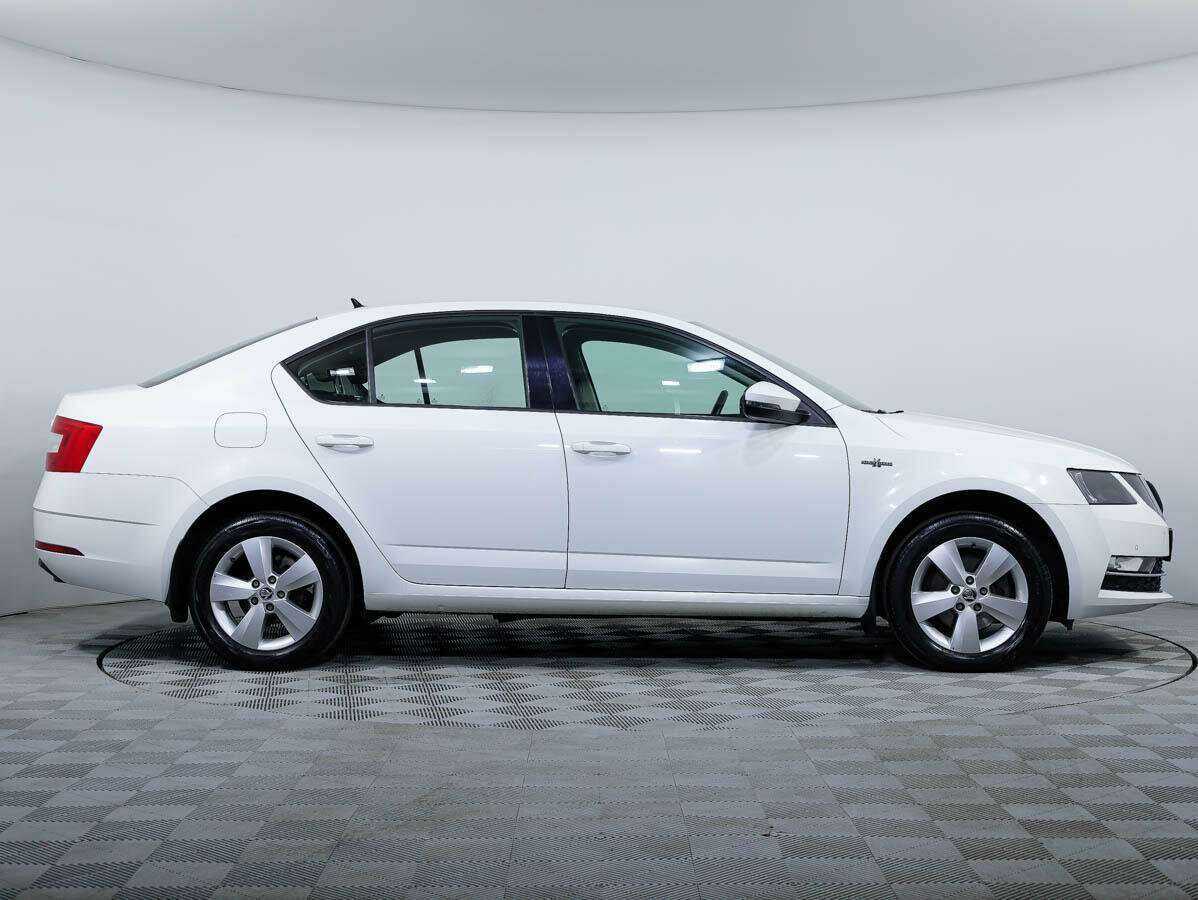 Skoda Octavia, 2018 - фото №3