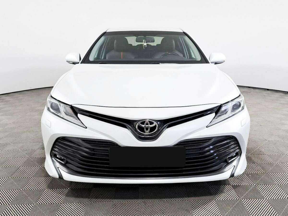 Toyota Camry, 2019 - фото №2