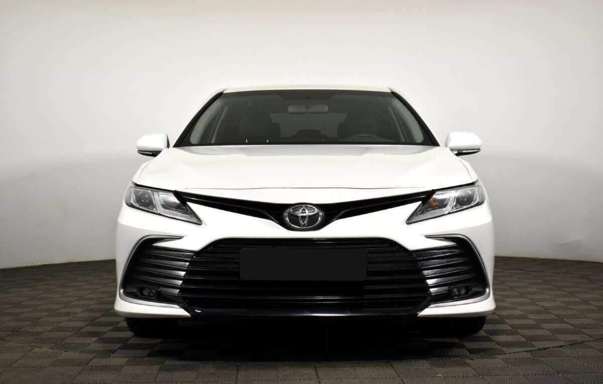 Toyota Camry, 2021 - фото №2