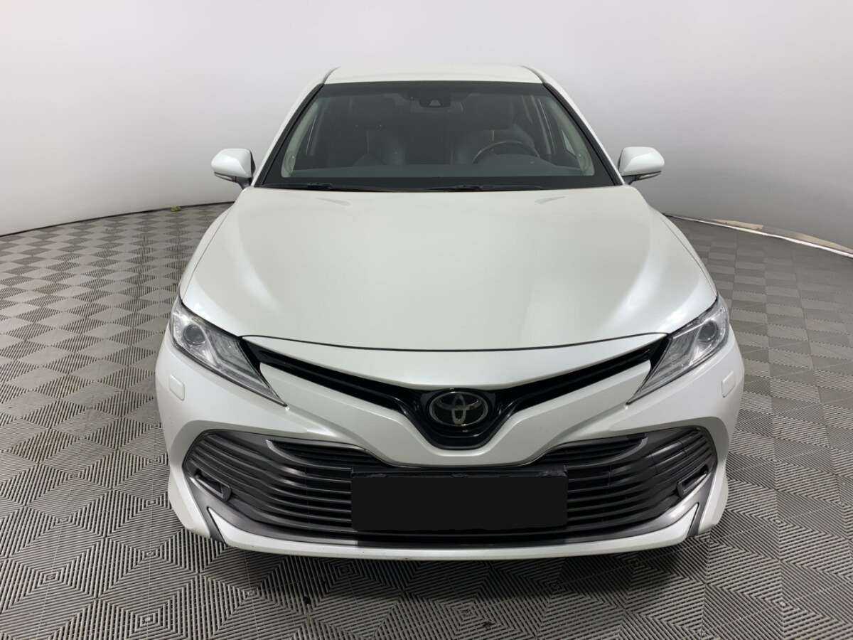 Toyota Camry, 2021 - фото №2