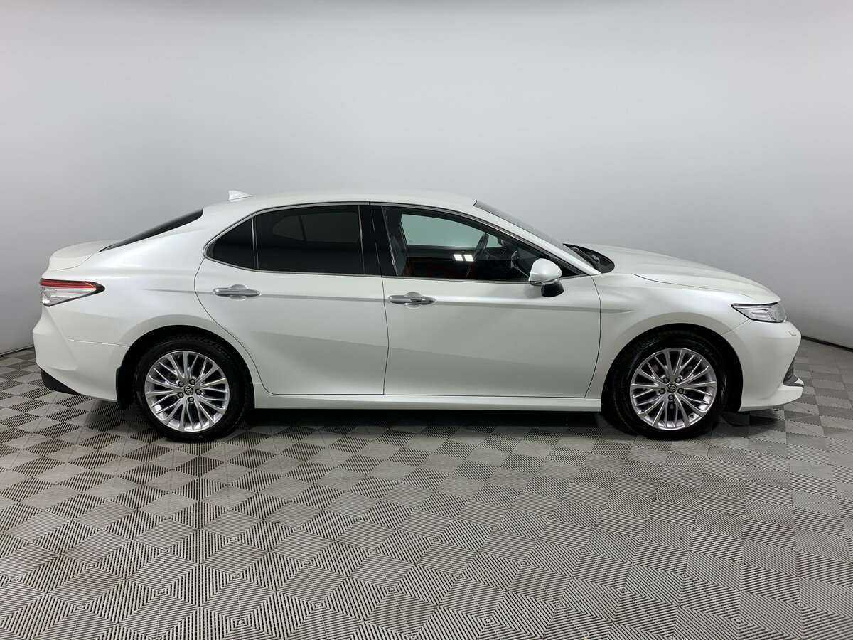 Toyota Camry, 2021 - фото №4