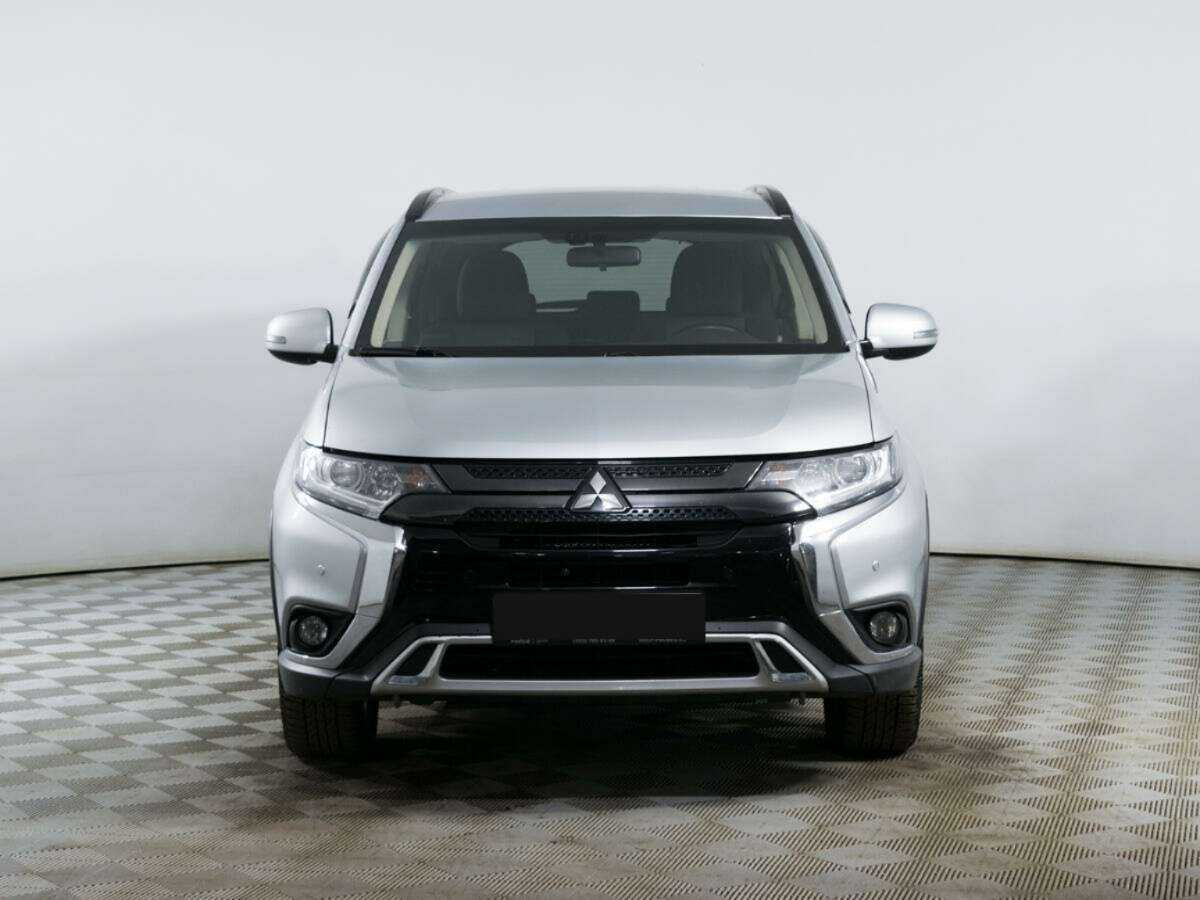 Mitsubishi Outlander, 2021 - фото №2