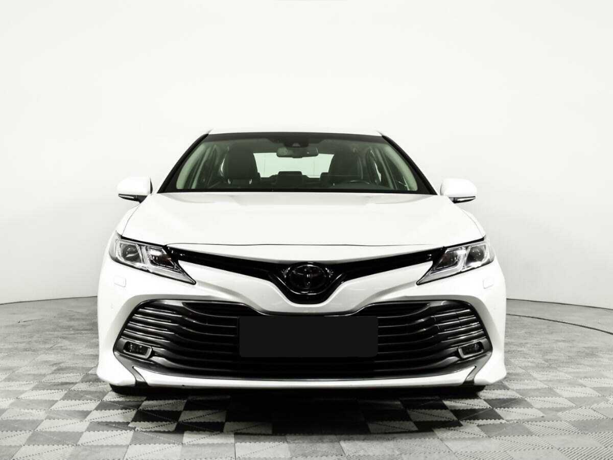Toyota Camry, 2020 - фото №2