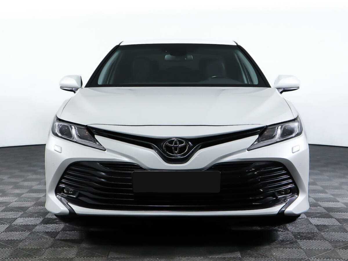Toyota Camry, 2020 - фото №2
