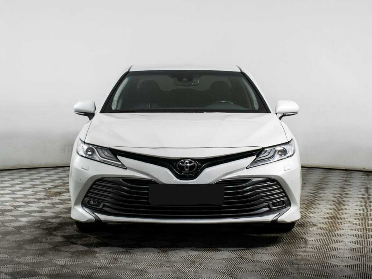Toyota Camry, 2019 - фото №2