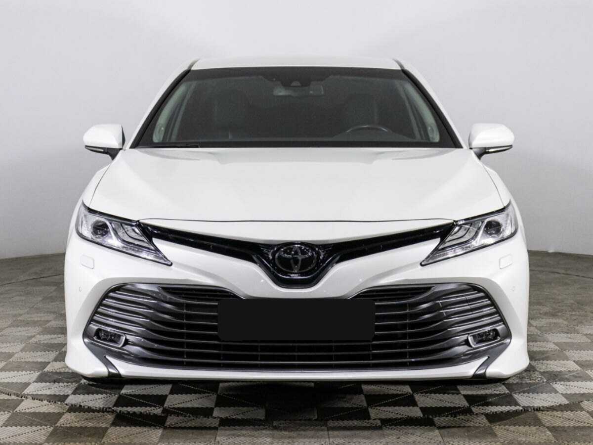 Toyota Camry, 2020 - фото №2