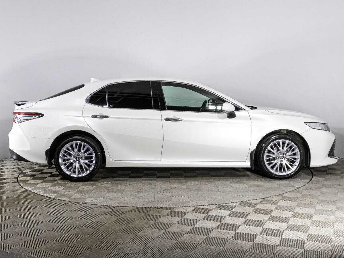 Toyota Camry, 2020 - фото №4