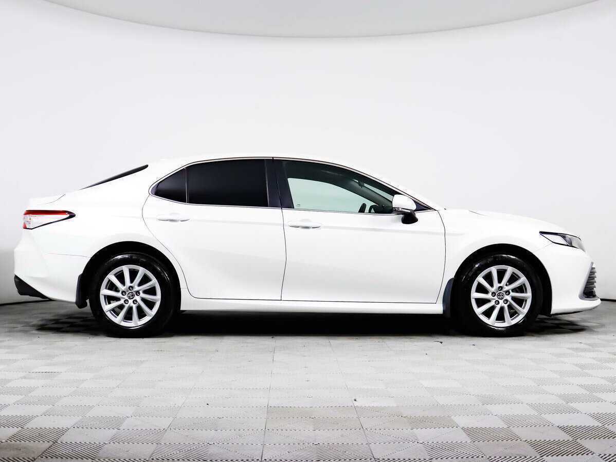 Toyota Camry, 2021 - фото №4