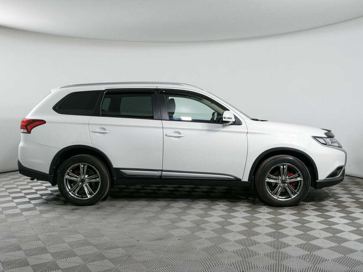 Mitsubishi Outlander, 2019 - фото №2