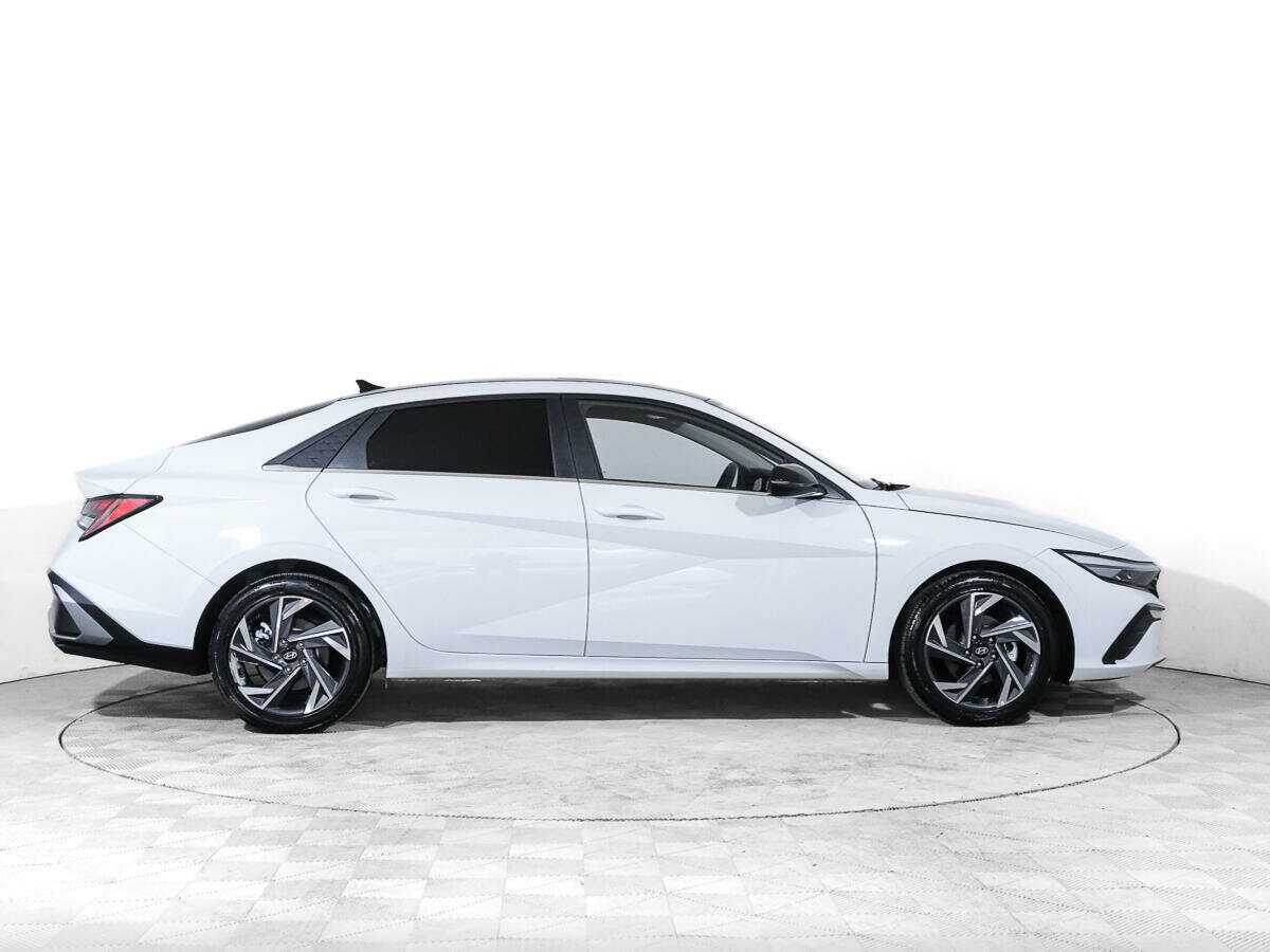 Hyundai Elantra, 2024 - фото №3