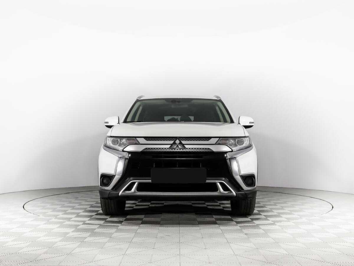 Mitsubishi Outlander, 2020 - фото №2