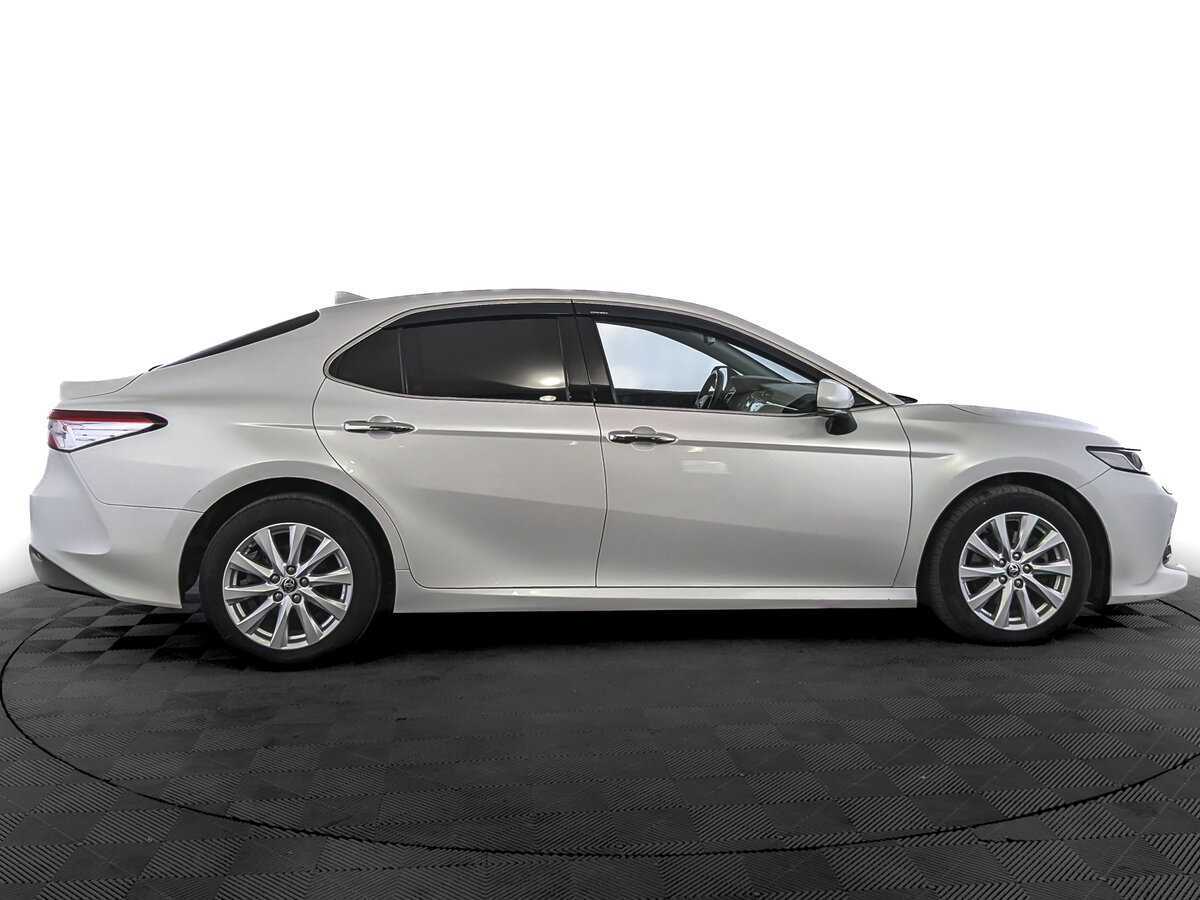 Toyota Camry, 2021 - фото №4