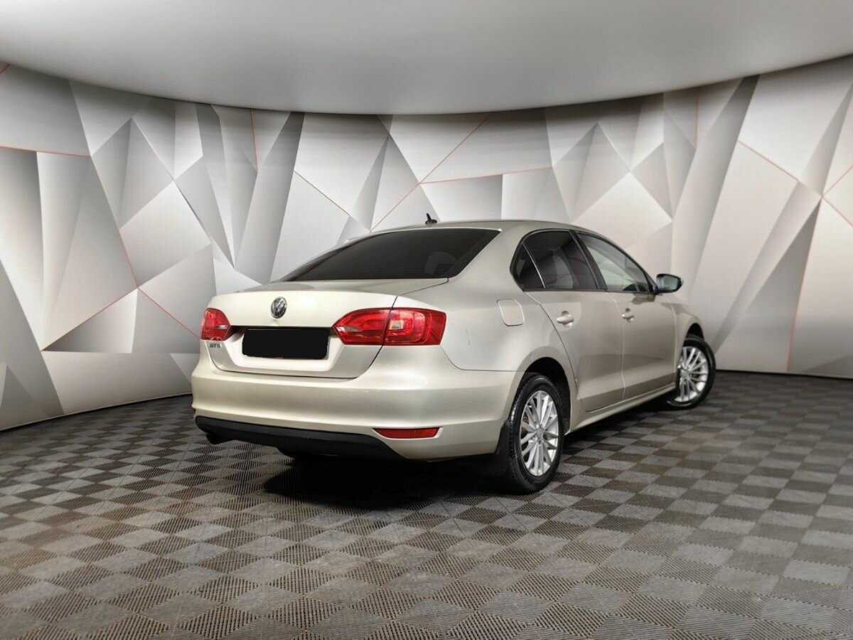 Volkswagen Jetta, 2012 - фото №2
