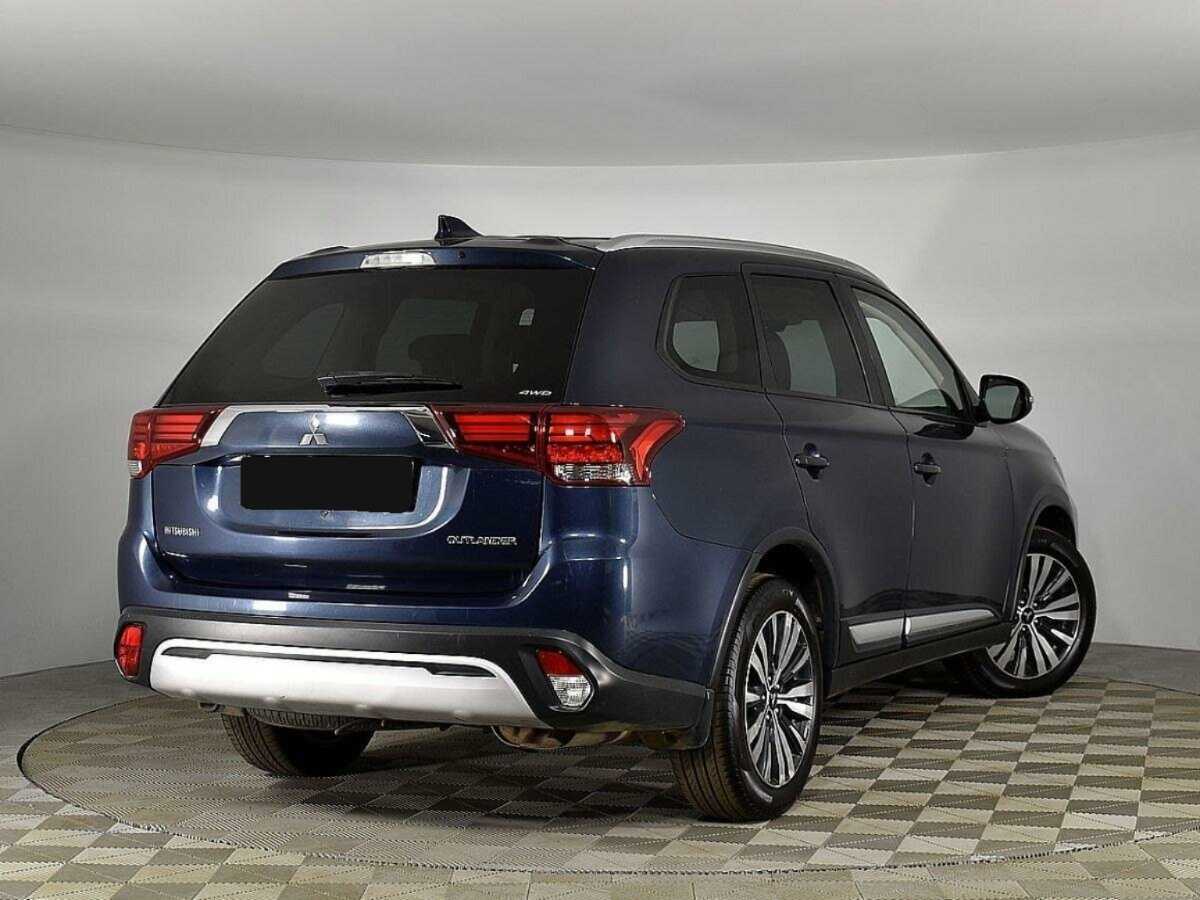 Mitsubishi Outlander, 2018 - фото №2