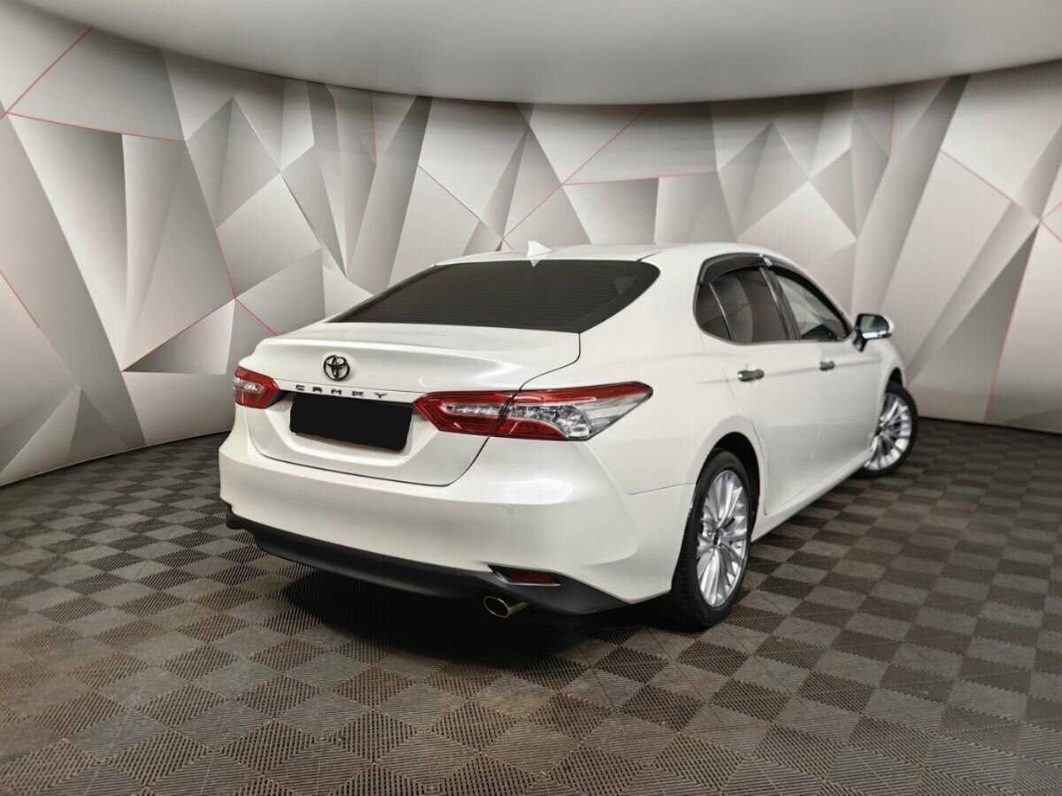 Toyota Camry, 2020 - фото №2