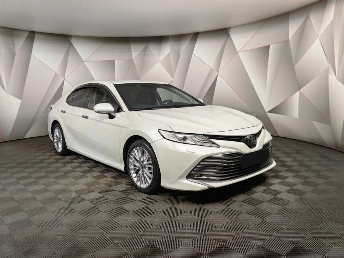 Toyota Camry, 2020 - фото №3