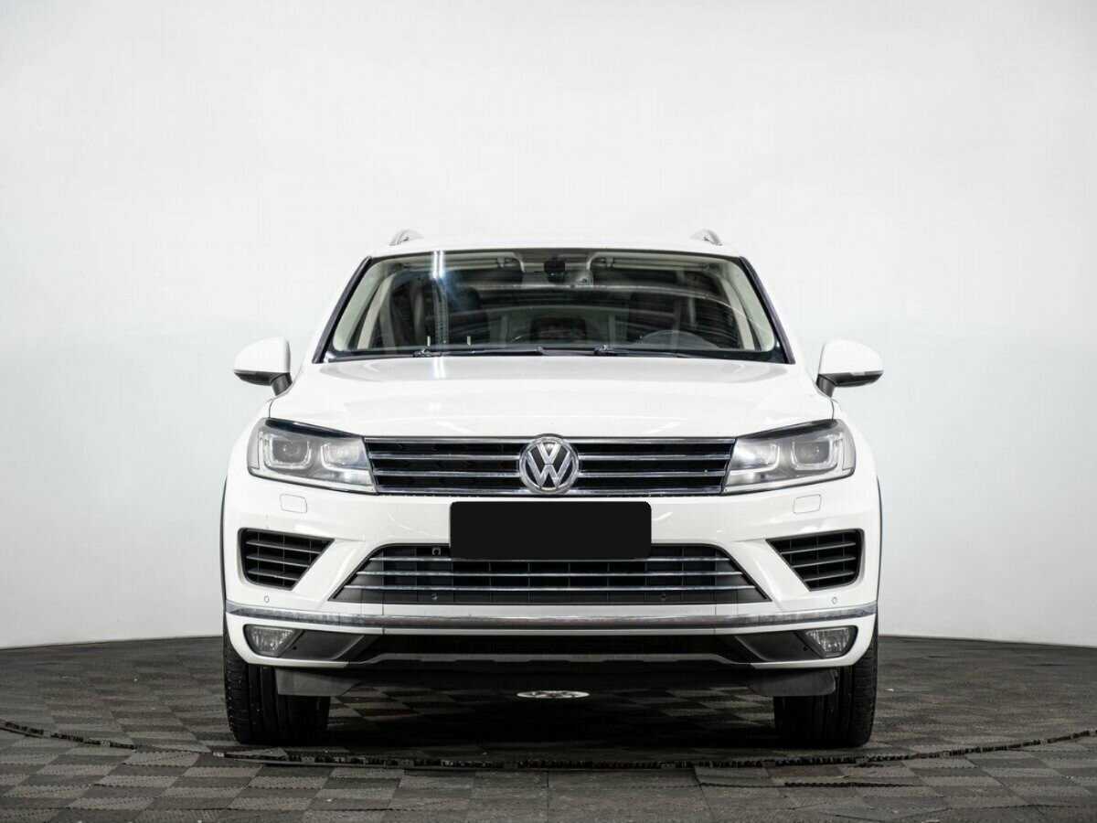 Volkswagen Touareg, 2015 - фото №2