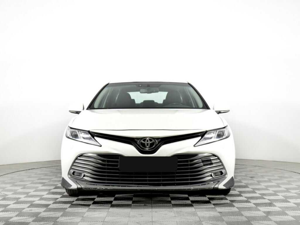 Toyota Camry, 2018 - фото №2