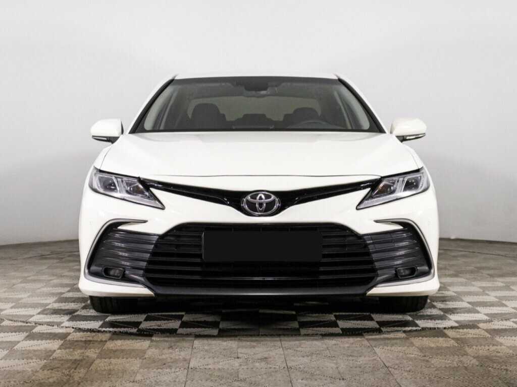Toyota Camry, 2021 - фото №2