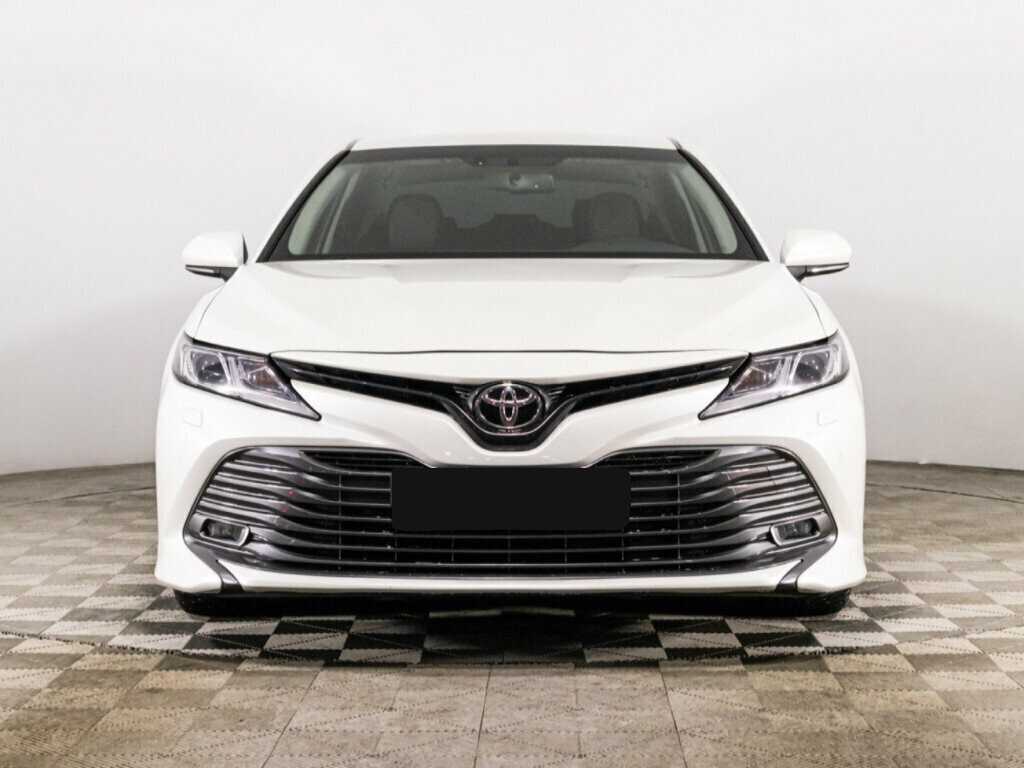 Toyota Camry, 2018 - фото №2