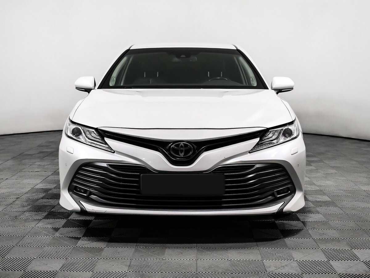 Toyota Camry, 2019 - фото №2