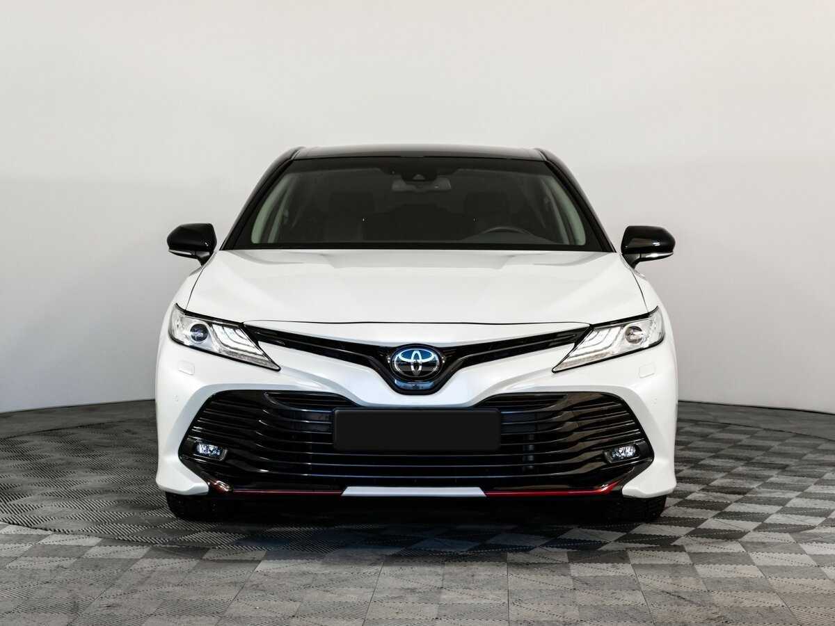 Toyota Camry, 2020 - фото №2