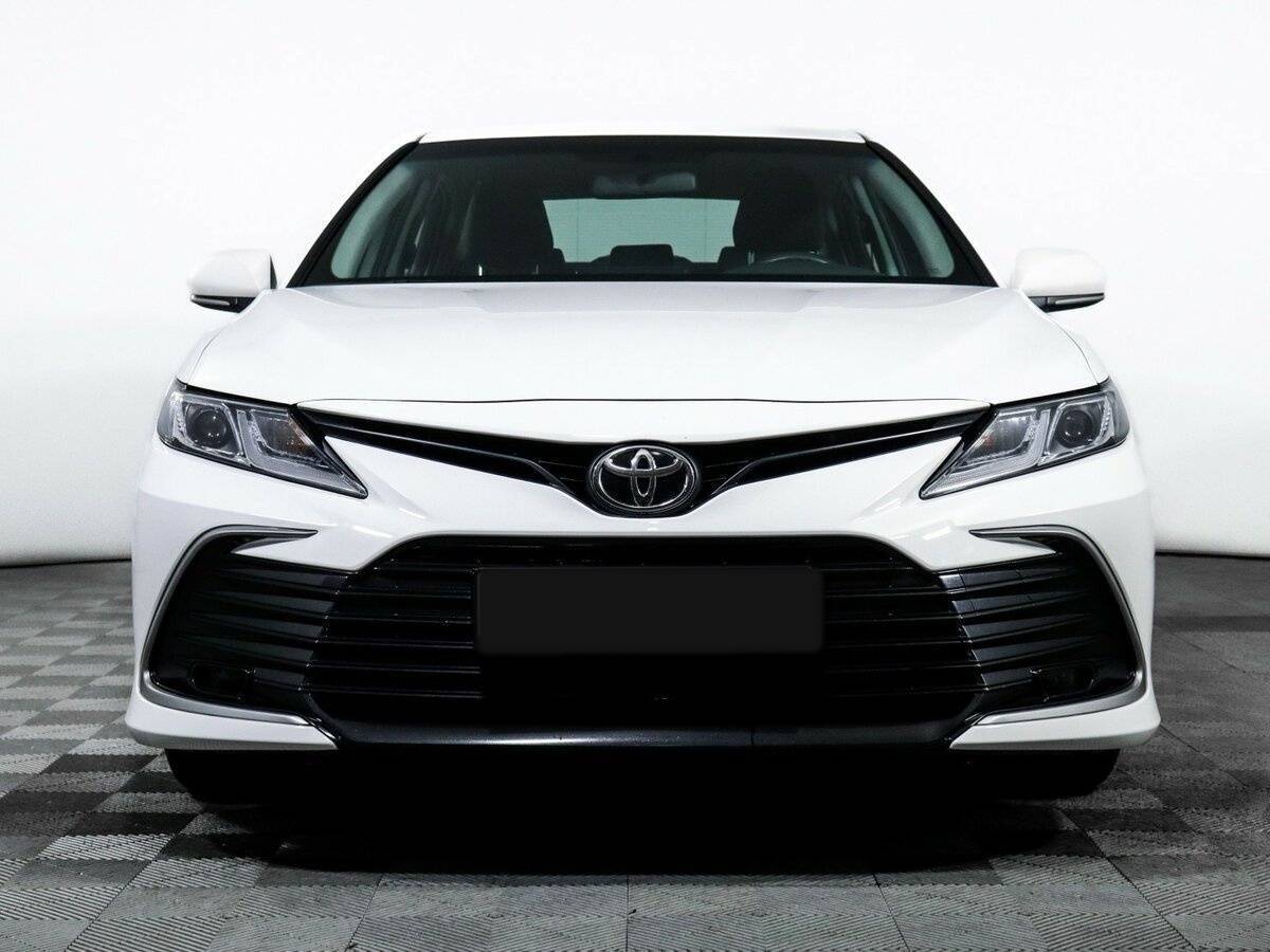 Toyota Camry, 2021 - фото №2