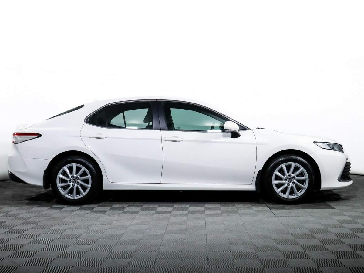 Toyota Camry, 2021 - фото №4