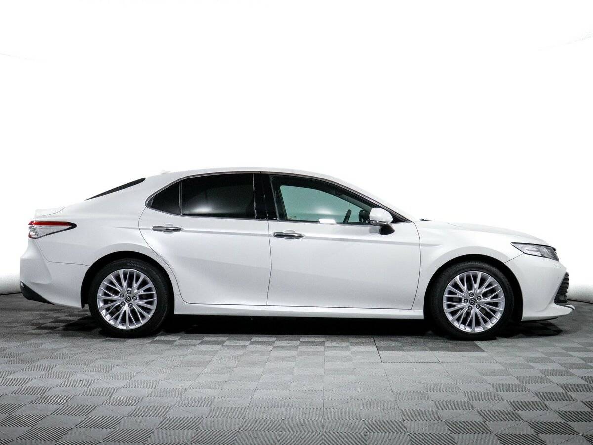Toyota Camry, 2019 - фото №4